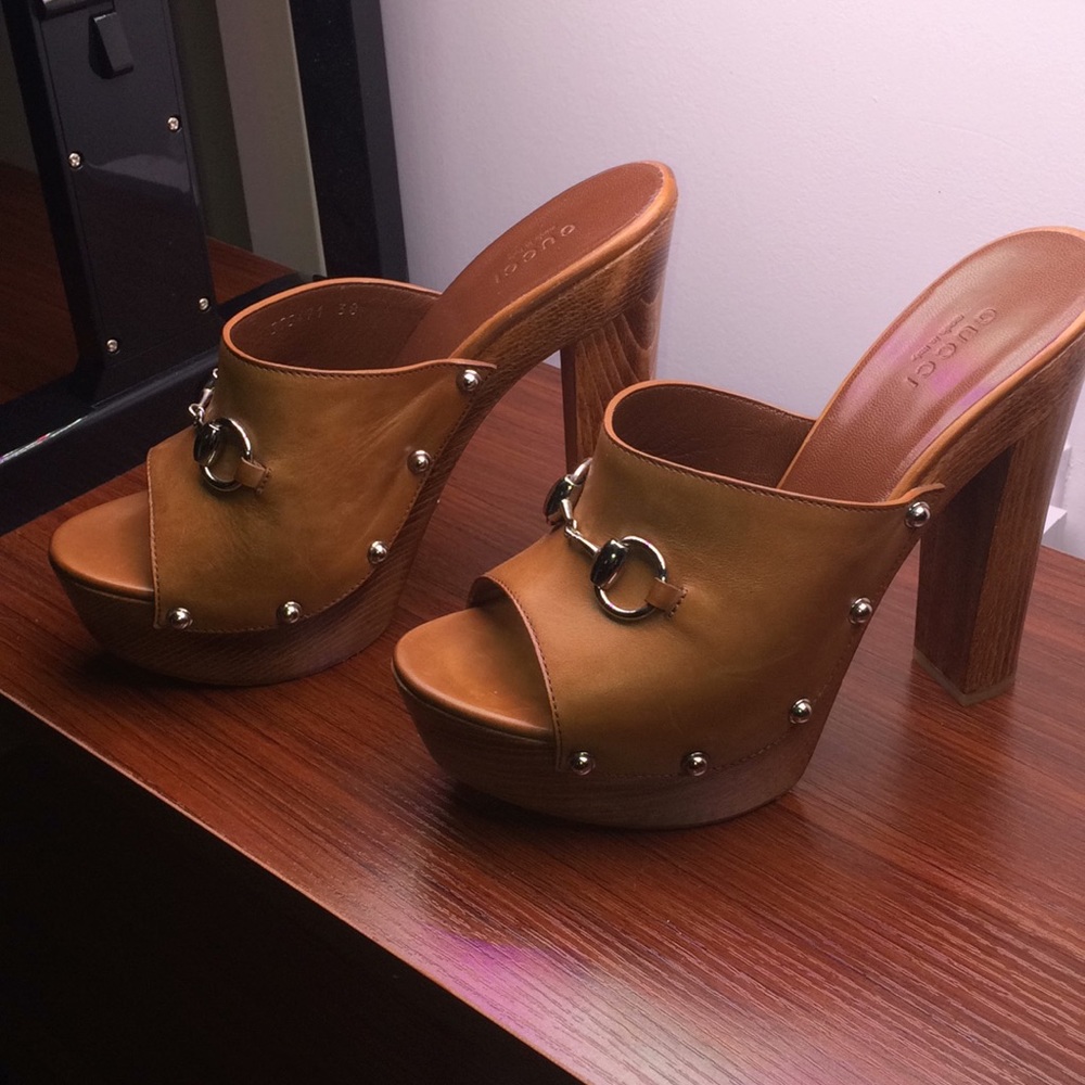 NEW GUCCI Leather Platform Clogs, with horsebit